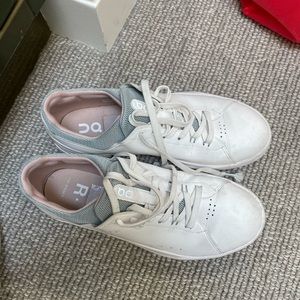 ON “The Roger” running shoe